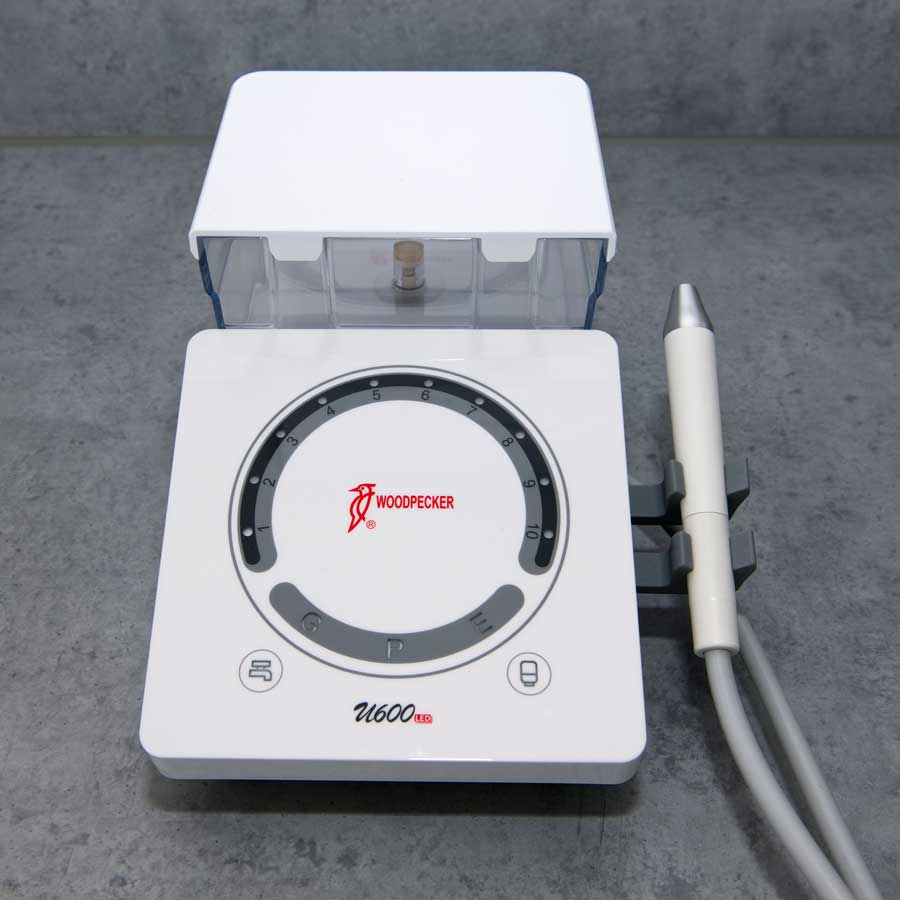 Ultrazvukový zubní přístroj s násadcem