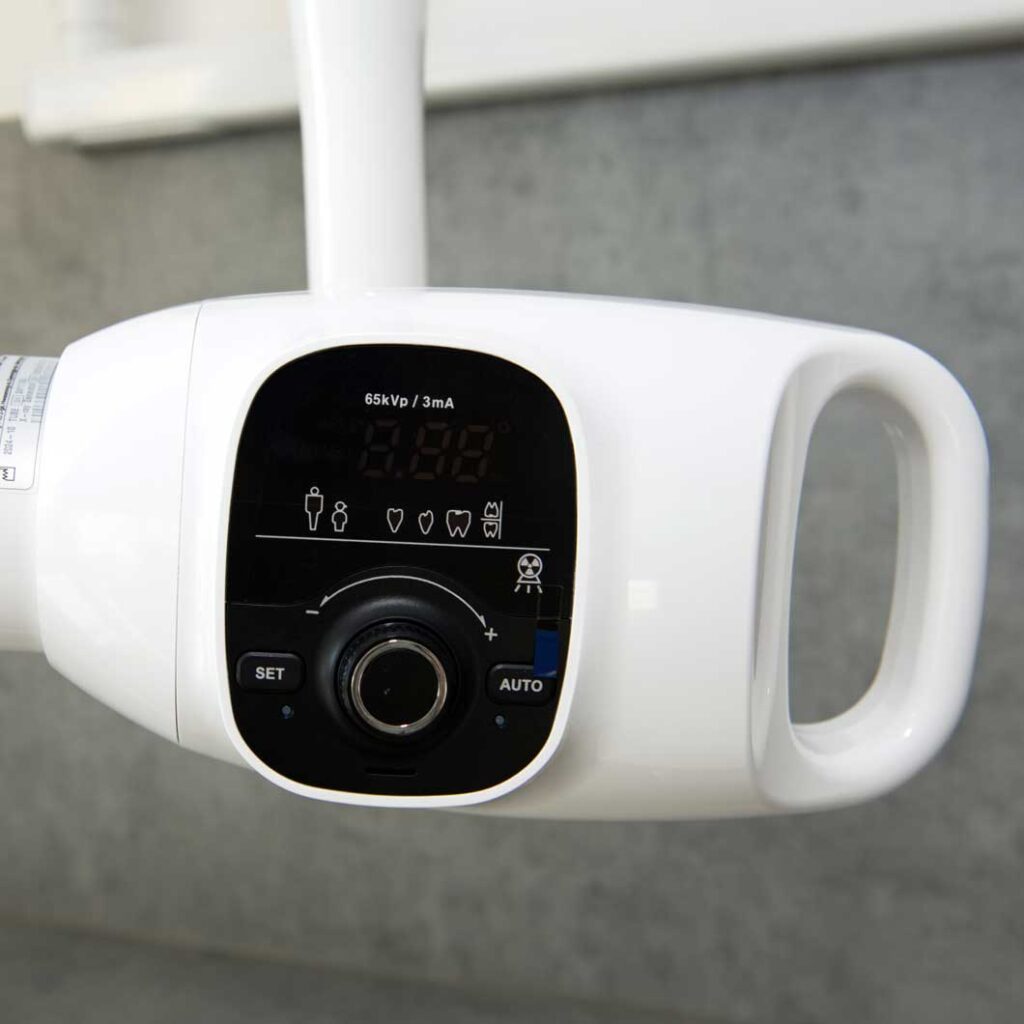 Dentální rentgenový přístroj s ovládacím